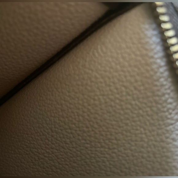 Classic Louis Vuitton Toiletry 19 - Picture 6 of 11